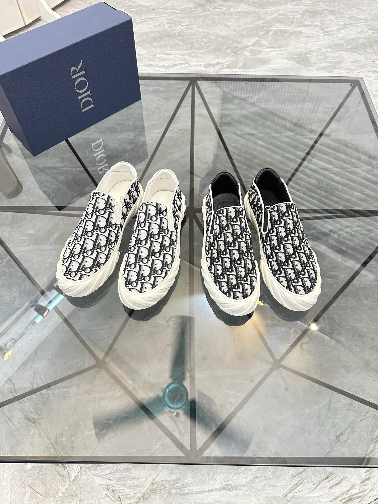 Men's shoes for sale 💰: 💰P380¥ Product trademark: Dior* "Dior*" slip-on shoes Regular size: 38-44 (can be customized to 45) Product materials: upper imported cowhide stitched with original fabric, sheepskin lining, original outsole. No.:6735
